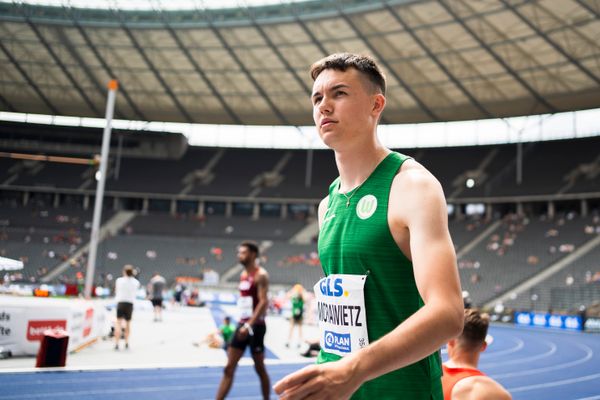 Tobias Morawietz (VfL Wolfsburg) ueber 200m waehrend der deutschen Leichtathletik-Meisterschaften im Olympiastadion am 26.06.2022 in Berlin